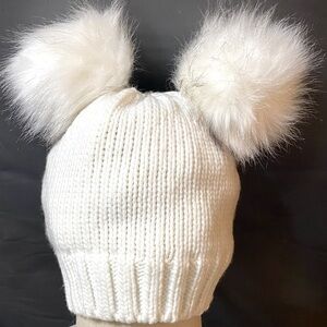 White double Pom heavy knit white hat